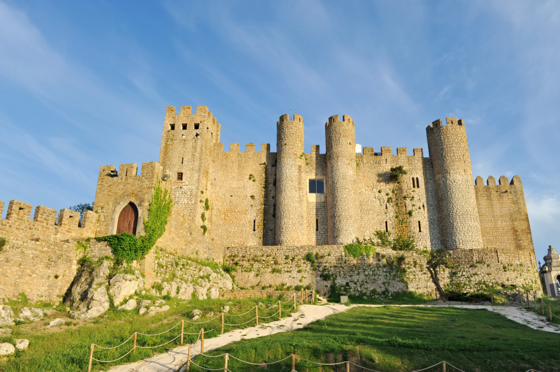 castelo-de-óbidos-portugal-muralha-viagem-destino-monumento