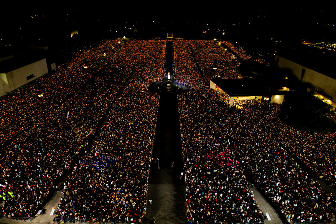 Peregrinação no Santuário de Fátima, Portugal peregrinação-santuário-de-fátima-portugal-turismo-religioso