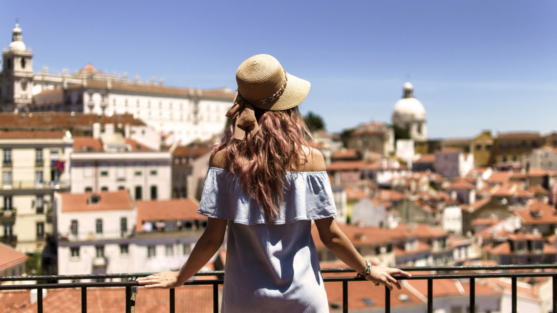 Miradouro das Portas do Sol em Lisboa, Portugal miradouro-lisboa-santa-luzia-portugal