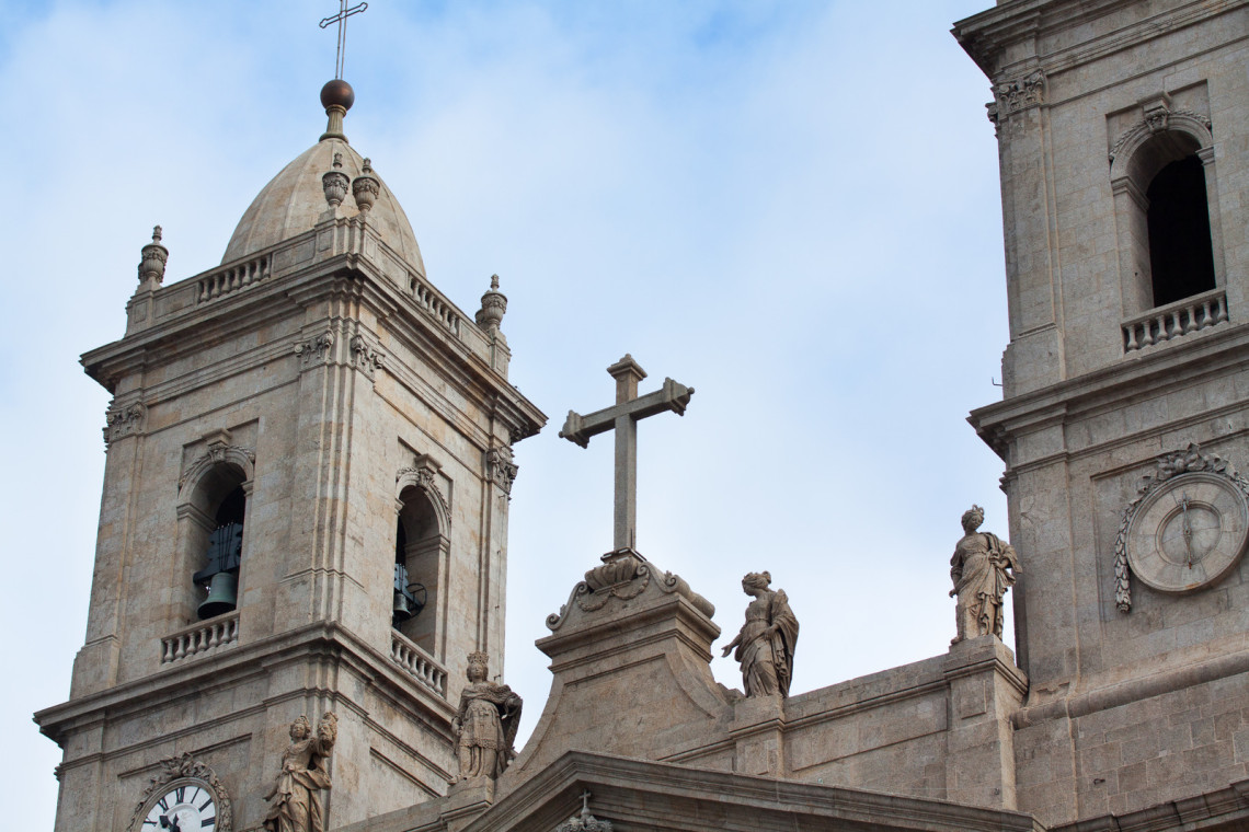 oporto-porto-portugal-city-church-monument-building-lapa