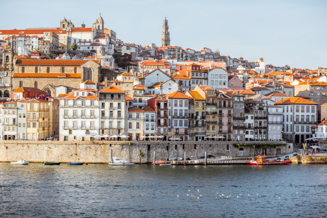 oporto-porto-portugal-city-river-douro-cais-boat-boats-excursions-trips