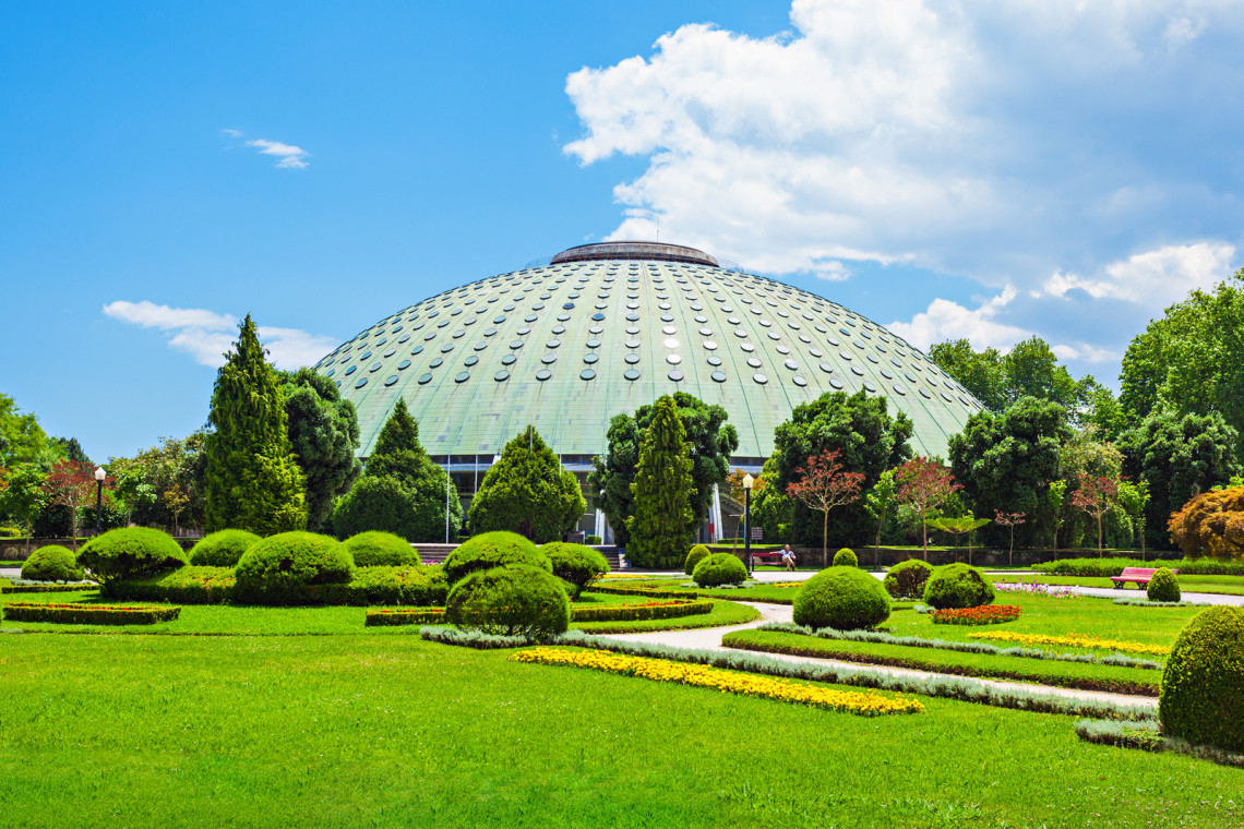 Crystal Palace Gardens Surroundings in Porto, Portugal crystal-palace-gardens-porto-portugal-oporto-city-viewpoint-viewsight-pavilhão-rosa