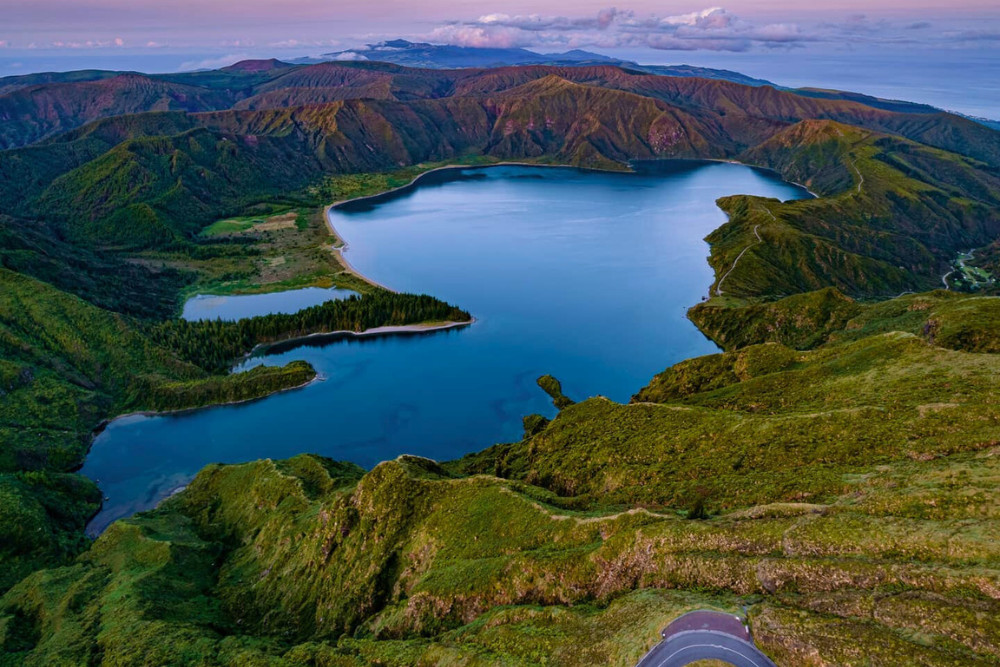 Lagoa do Fogo Scenic Viewpoint in São Miguel, Azores Elevated viewpoint overlooking Lagoa do Fogo crater lake in São Miguel Island, Azores, with lush green hills and a scenic platform offering breathtaking nature views.