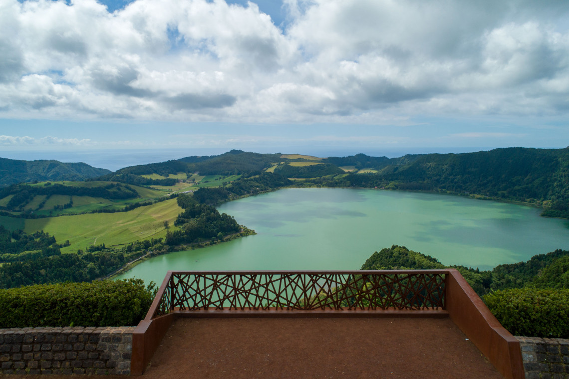 Pico do Ferro Lookout – Scenic View Over Furnas Lake in São Miguel, Azores View from Pico do Ferro overlooking Lagoa das Furnas, with green hills and volcanic scenery in São Miguel, Azores.