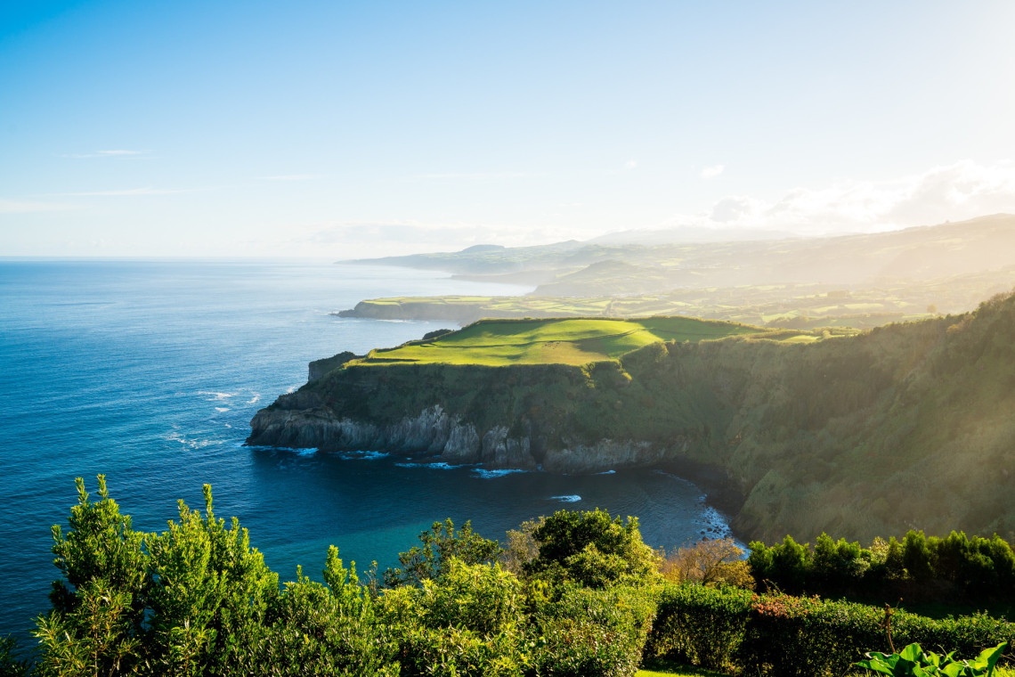 Santa Iria Viewpoint – Stunning Coastal Landscape in São Miguel, Azores Panoramic coastal view from Santa Iria Lookout in São Miguel, Azores, with cliffs, green hills, and the Atlantic Ocean under morning light.