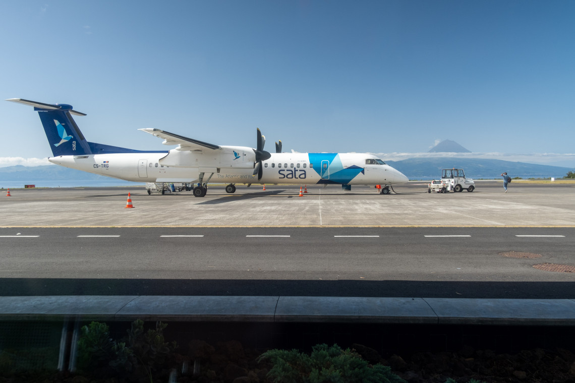 Découvrez les options de vol direct vers les Açores direct-flights-options-in-the-azores-sata-airlines-plane-travel-deals-packages-getaways-interisland-são-jorge-ponta-delgada-pico