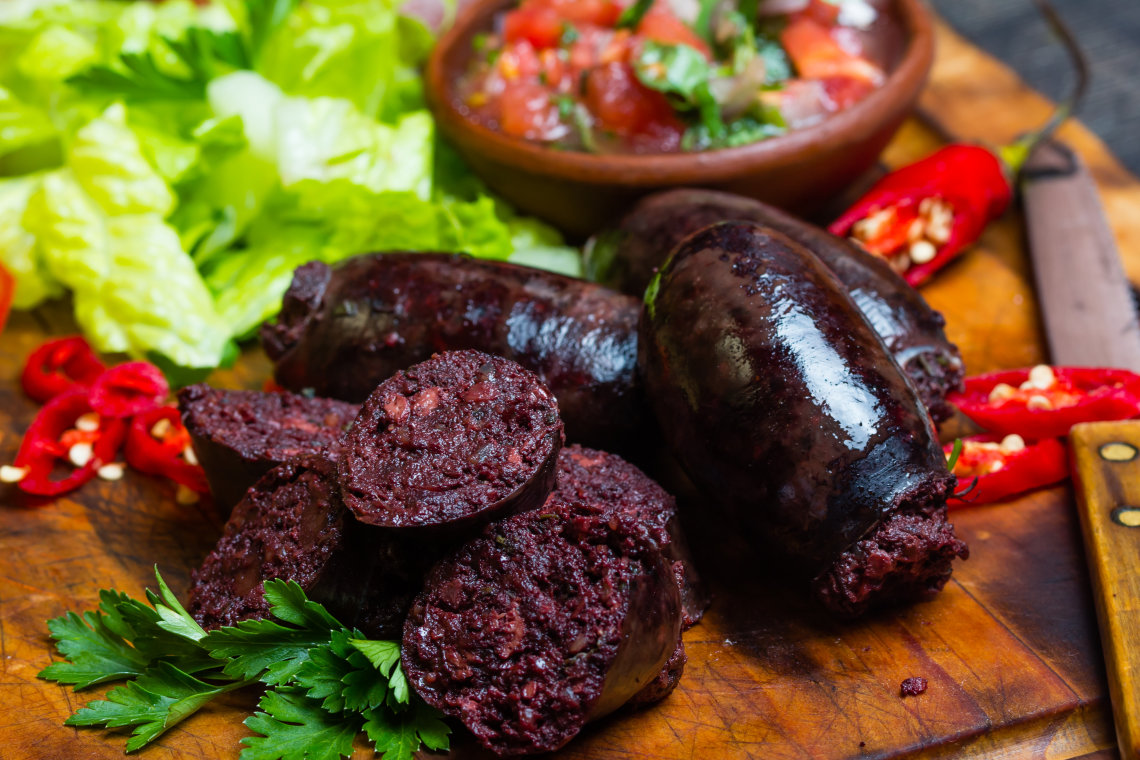 blood-sausage-with-pineapple-azores-islands-portugal-food-gastronomy