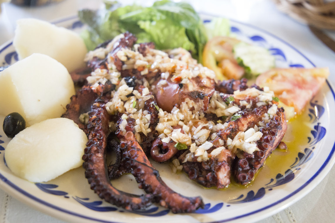 octopus-roasted-potatoes-food-seafood-portugal