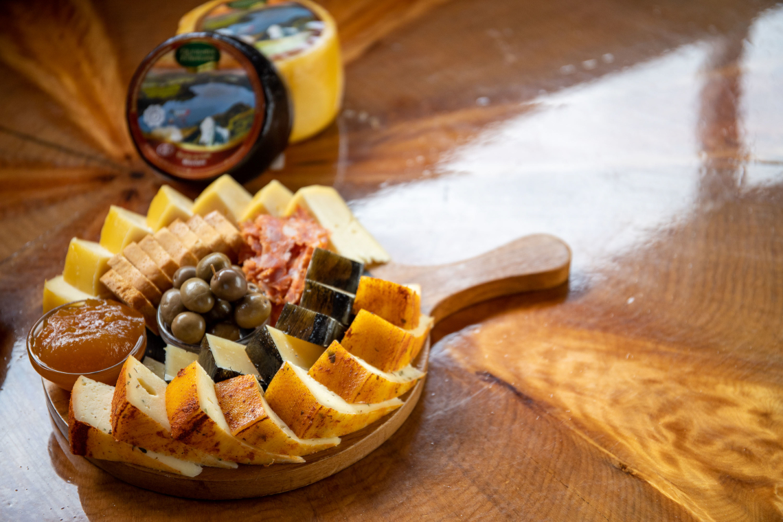 azores-cheese-food-gastronomy-platter