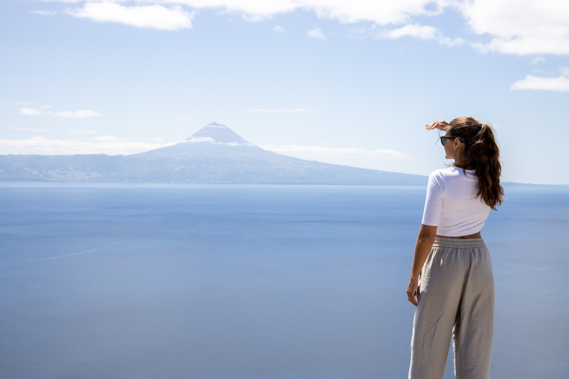 Vista do Pico da Ilha de São Jorge, Açores Vista do Pico da Ilha de São Jorge, Açores