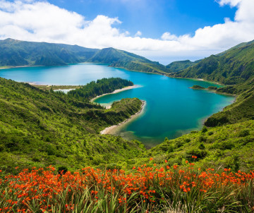 Lagoa do Fogo na Ilha de São Miguel, Açores Lagoa do Fogo na Ilha de São Miguel, Açores