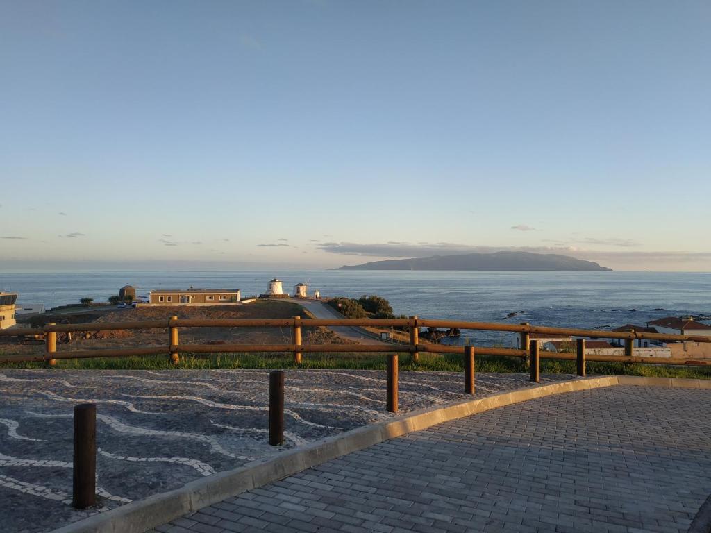 Vista para a Ilha das Flores do Alojamento na Ilha do Corvo, Açores