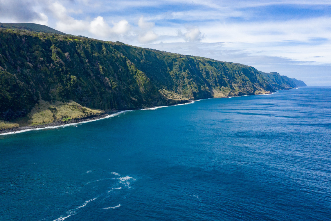 faj&atilde;-do-al&eacute;m-s&atilde;o-jorge-island-islands-azores-archipelago-coastline-