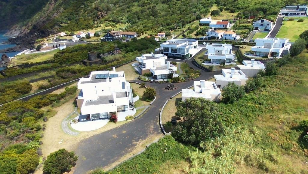 Cantinho das Buganvillas auf der Insel São Jorge, Azoren Cantinho das Buganvillas are a serie of rural tourist appartments in São Jorge Island