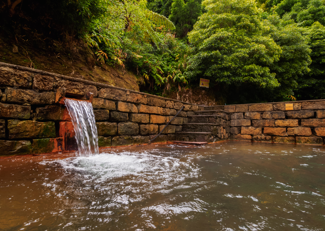 The natural iron-infused hot springs of Poça da Dona Beija can also be located in Furnas Valley