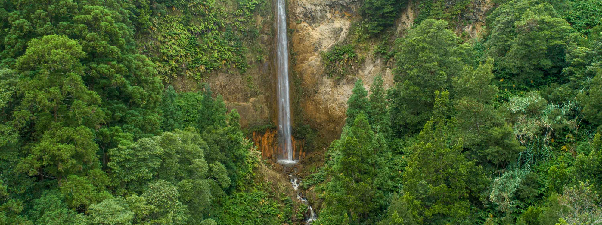 Cascata da Ribeira Quente na Ilha de São Miguel, Açores