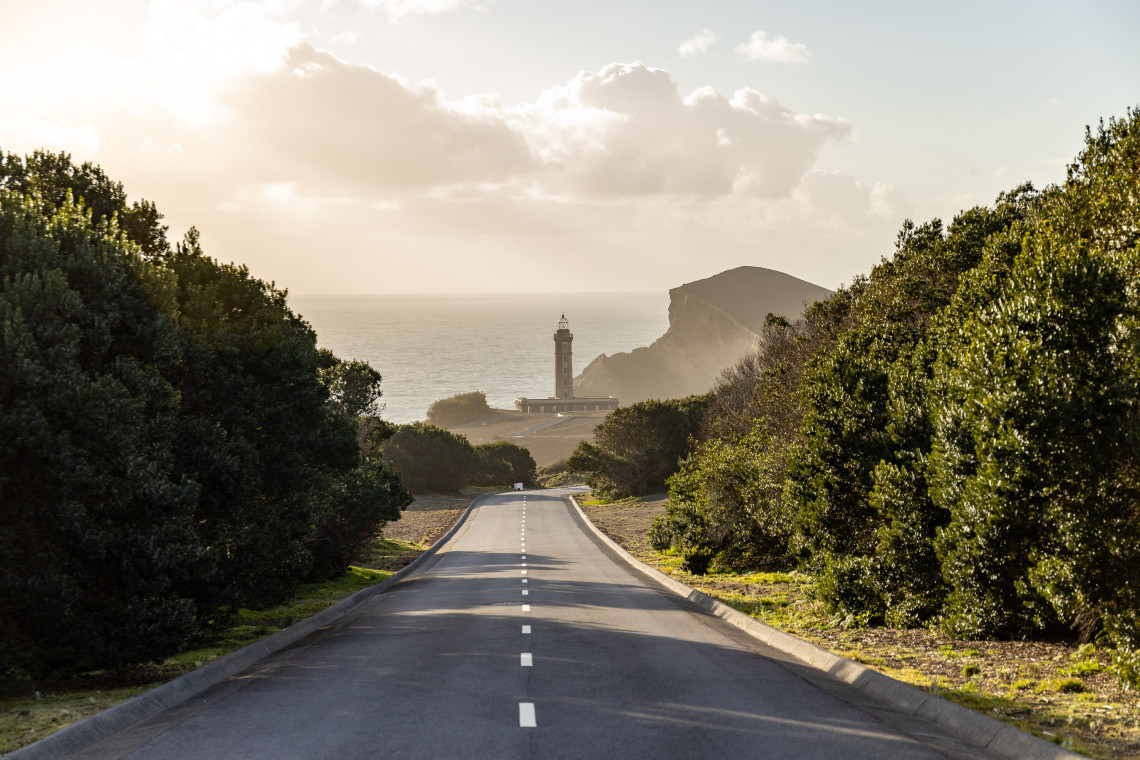 Vulcão e Farol dos Capelinhos na Ilha do Faial, Açores Vulcão e Farol dos Capelinhos na Ilha do Faial, Açores