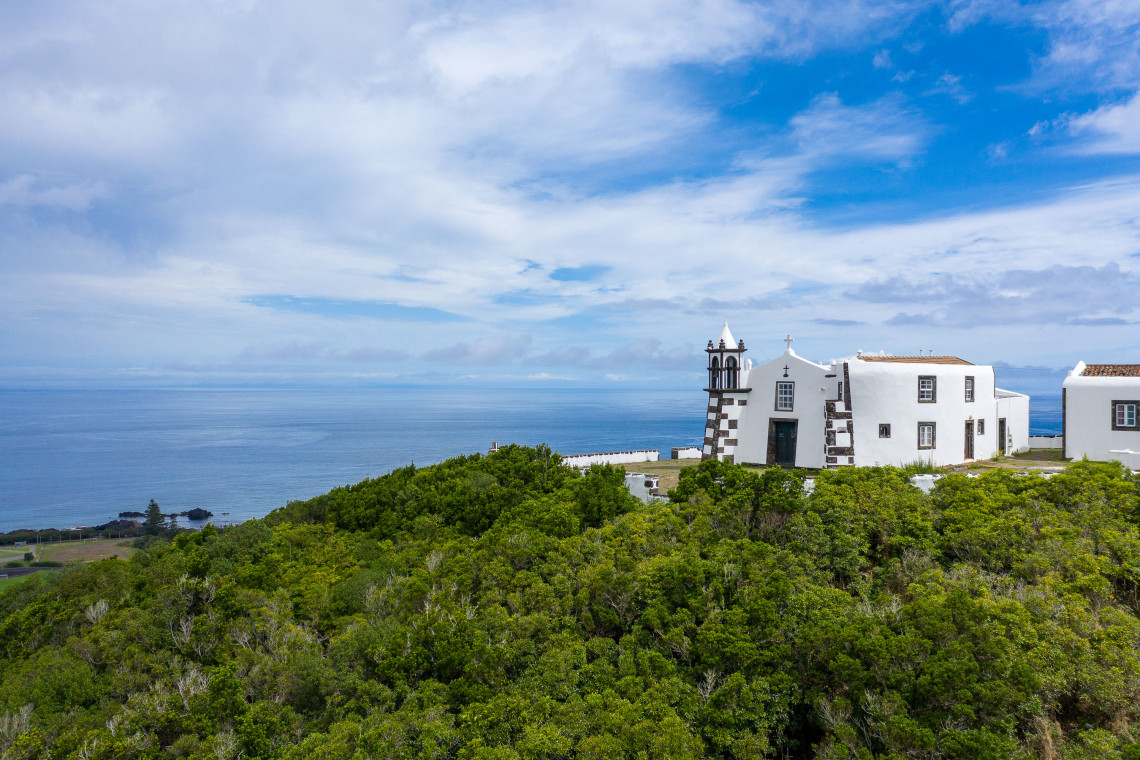 Ermita de Nossa Senhora da Ajuda en Santa Cruz da Graciosa, Azores Hermitage-of-Nossa-Senhora-da-Ajuda-graciosa-island-azores-islands-archipelago