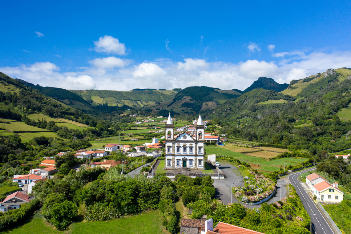 Iglesia de Nossa Senhora de Lourdes en la isla de Flores, Azores igreja-church-nossa-senhora-da-lurdes-flores-island-azores-islands-archipelago-azores