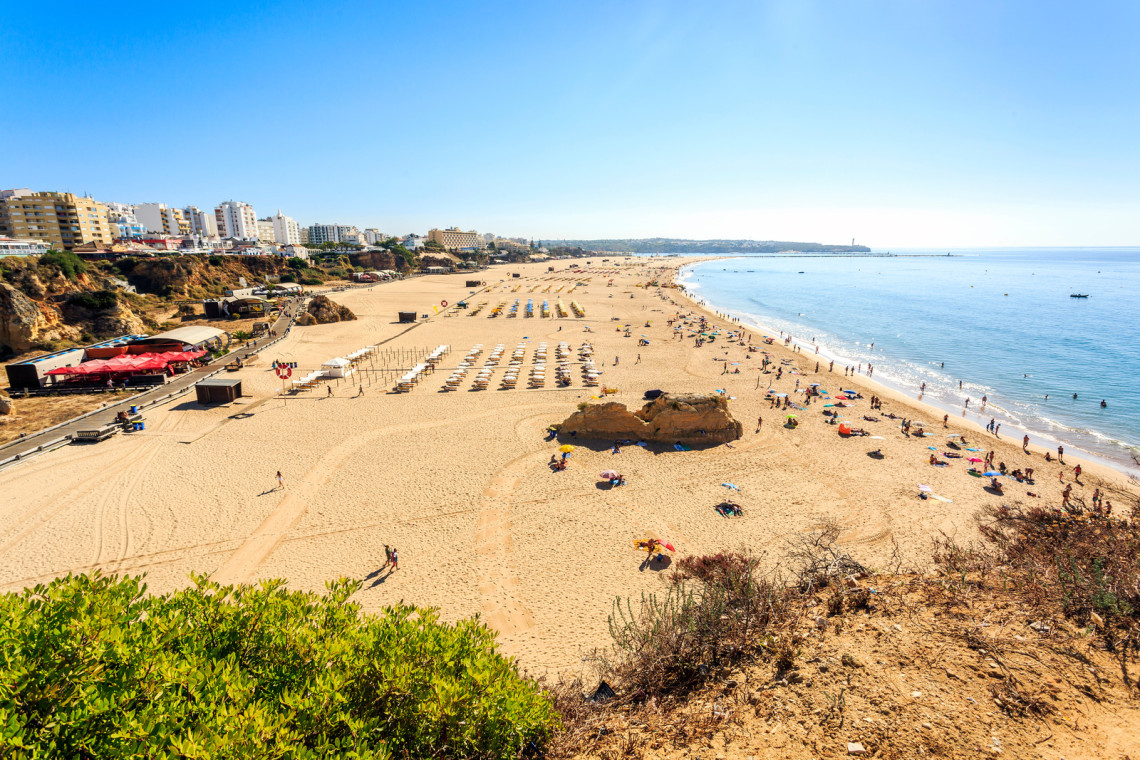 praia-da-rocha-beach-portimão-algarve-region-portugal-sand-ocean-travel