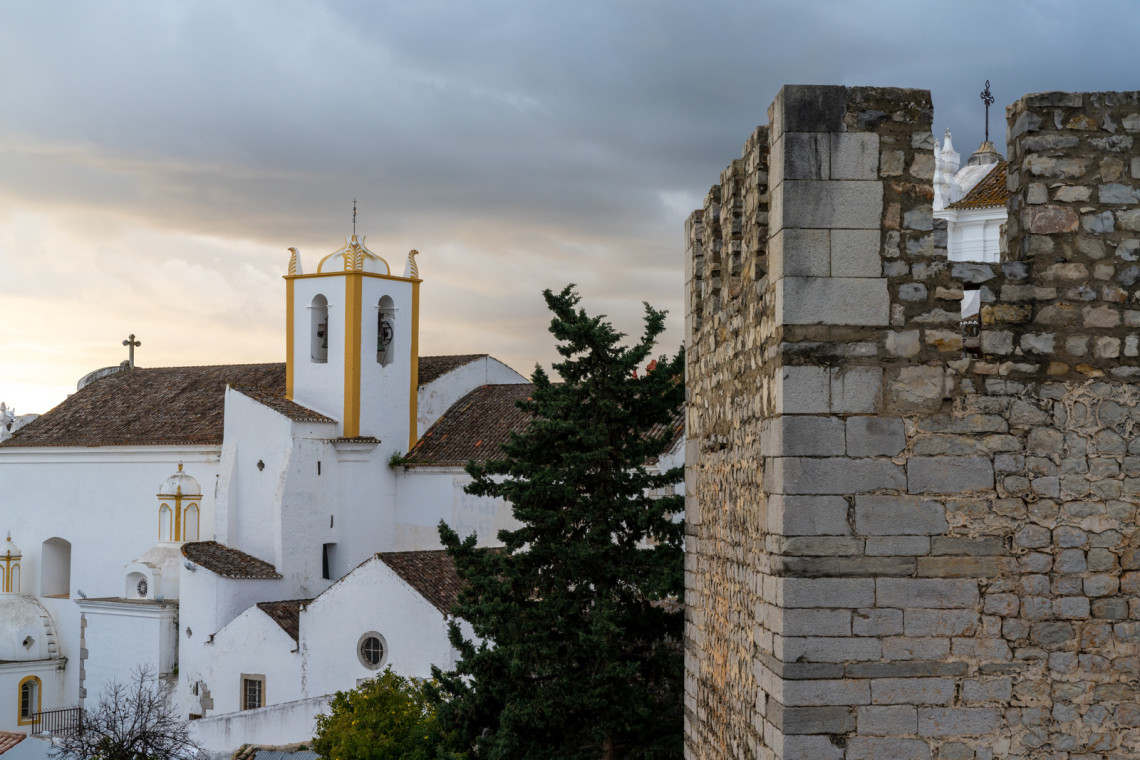 tavira-são-tiago-church-paroquial-algarve-region-portugal-monument-building