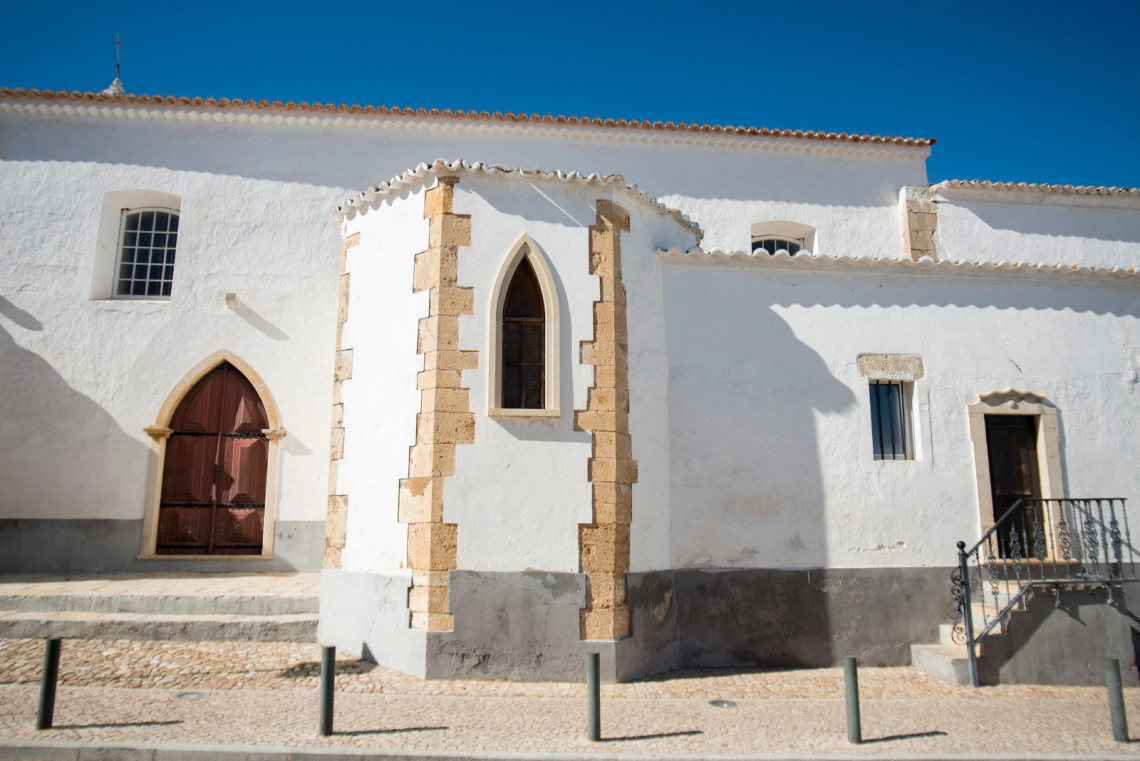 moncarapacho-church-olhão-old-town-algarve-city-portugal-chapel
