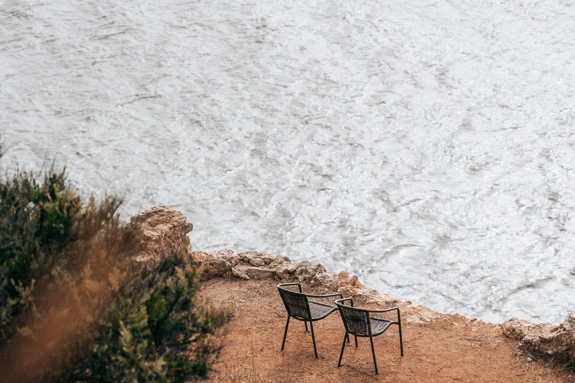 wave-watching-algarve-portugal-ocean-weather-fall-autumn-travel