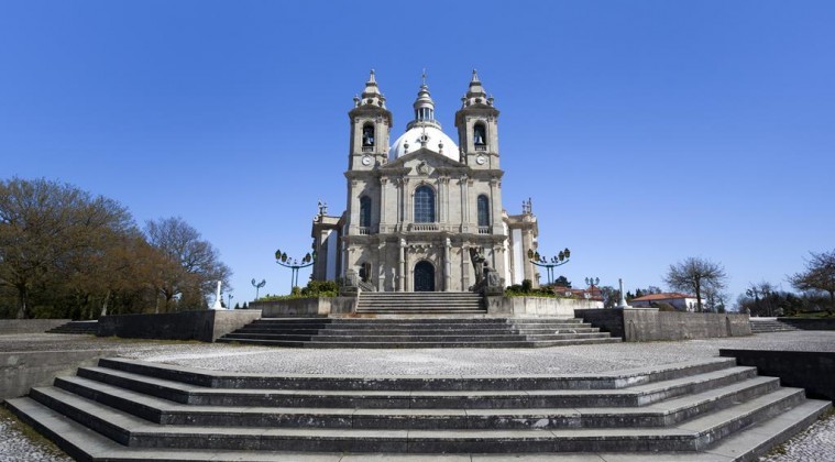 Sightseeing Tours : A Day in Minho (Braga & Guimarães)
