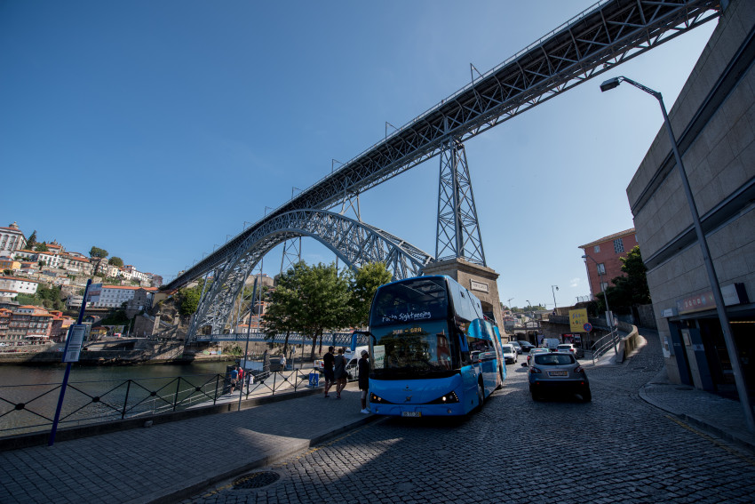 Hop on Hop Off: Come aboard the Hop-on Hop-off Porto bus to explore the charming city (48H)