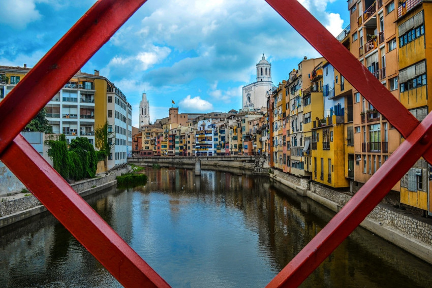 Sightseeing: Day trip to Girona, Figueres and Dali Museum from Barcelona (Ticket to Dali Museum Included)