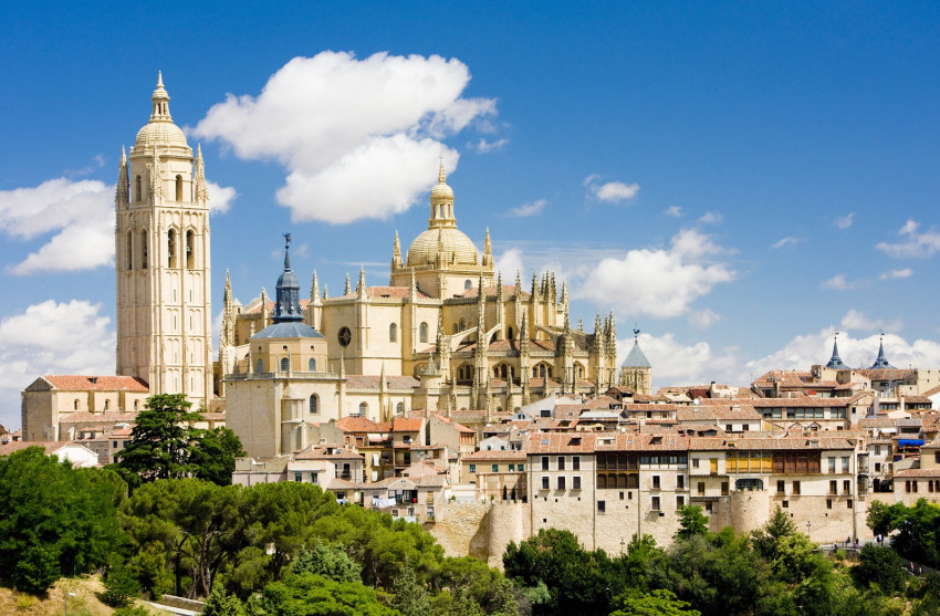 Sightseeing: Segovia Day Trip from Madrid with Cathedral and Alcazar