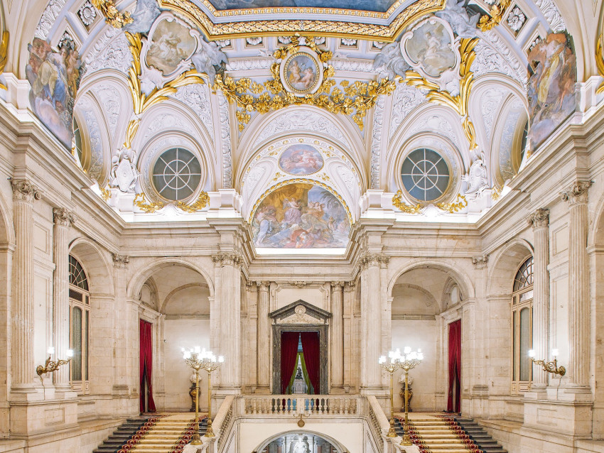 Sightseeing: Royal Palace Tour (Fast Track Tickets) + Madrid Highlights Tour