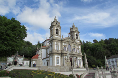 Van Tours: Braga & Guimarães Tour: Lunch and Two Entrances