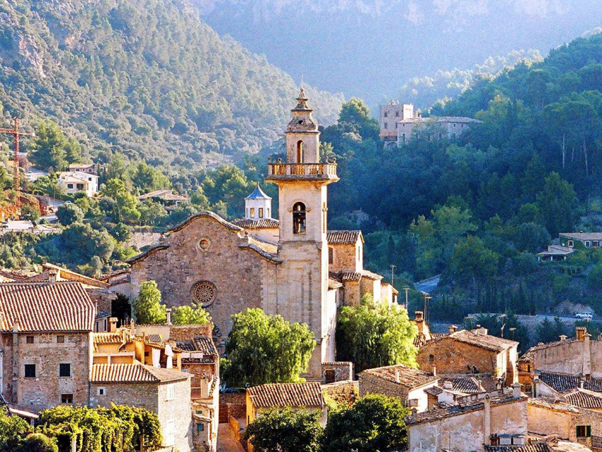 Full Day Tour: Palma de Mallorca and Valldemossa