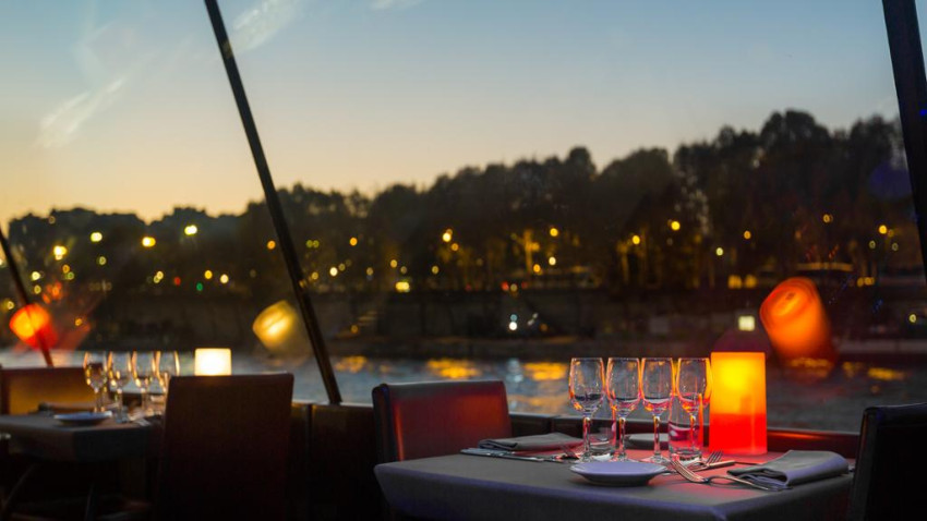 Food & Wine: Bateaux Parisiens - Seine Dinner Cruise and City Lights - Privilège Service