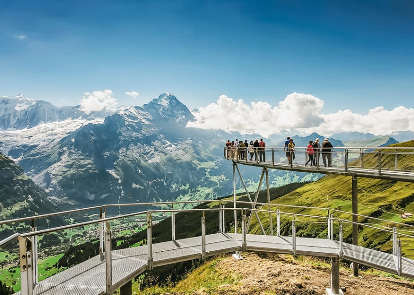 Sightseeing Tours: Zurich: Day Trip to Grindelwald & Interlaken by Bus & Train