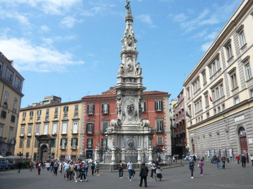 Sightseeing Tours: Guided Walking Tour of Naples + Underground Ruins