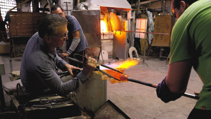 Cultural Tours: Glass Blowing Demonstration and Artistic Glass Gift