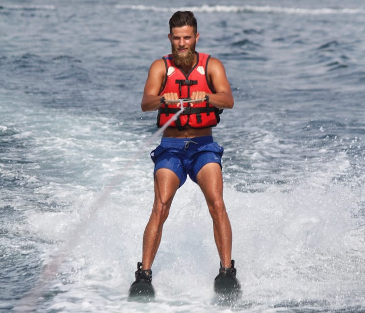 Sea: Armação de Pêra: 10-minute Water Skiing Adventure Tour