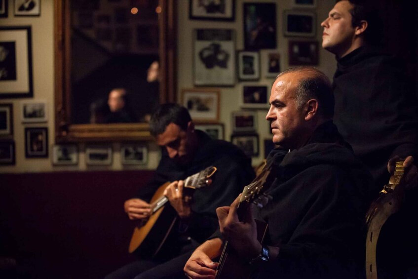 Sightseeing Tours: Live Fado Show with Glass of Port Wine