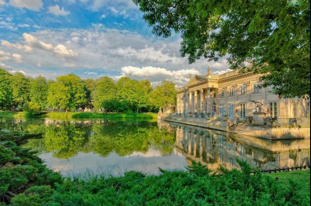 Cultural Tours: Warsaw: Historical Group Tour with Pickup & Drop-Off