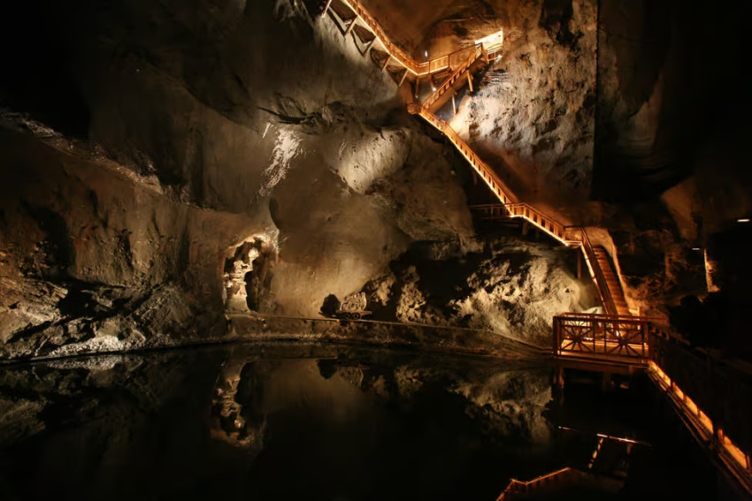 Cultural Tours: Kraków: Wieliczka Salt Mine Guided Tour