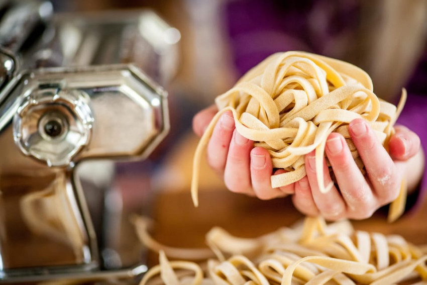 Food & Wine: Pasta Cooking Class with Unlimited Wine