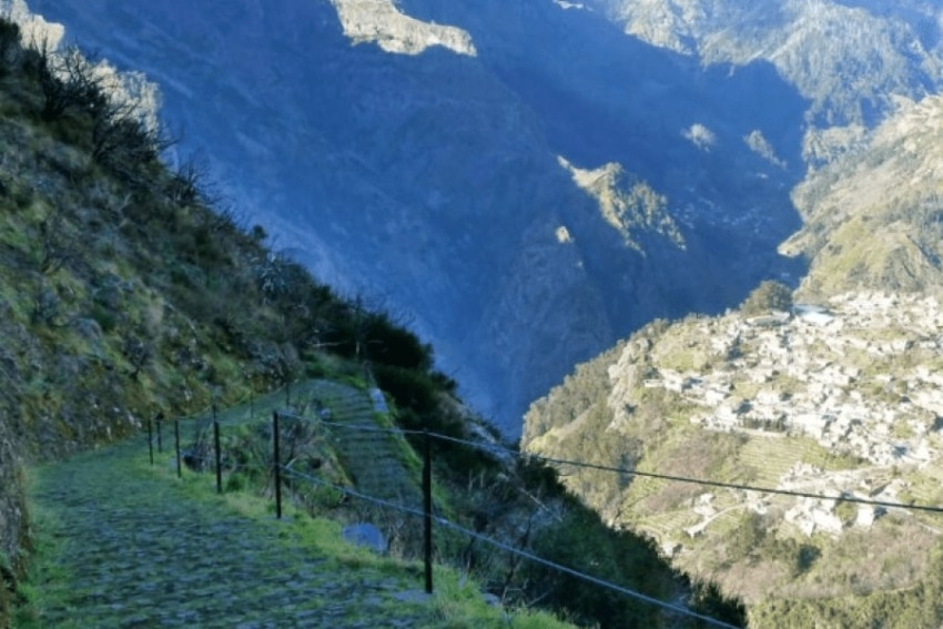 Passeio de Carrinha: Curral das Freiras