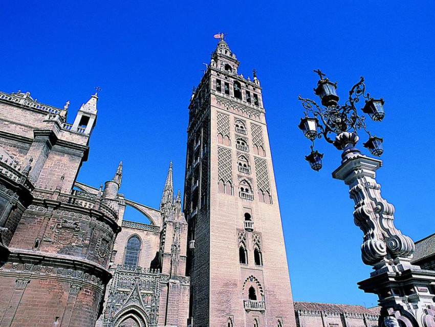 Sightseeing: Seville in 1 Day - City Landmarks, Guadalquivir River Cruise, Triana and the Basilica of La Macarena