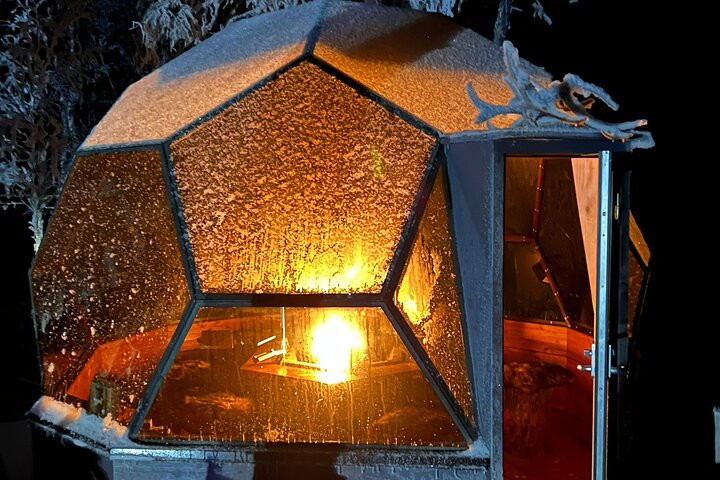 Gastronomia: Jantar Privado num Iglu de Vidro na Margem de um Lago Gelado