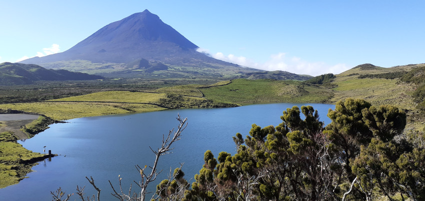 Tour a Pé: No Trilho da Lagoa do Capitão à Vila de São Roque do Pico