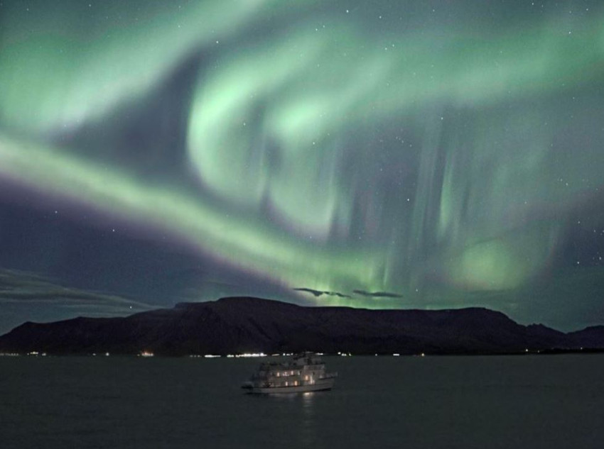 Boat Tours: Reykjavík: Northern Lights Boat Tour with Audioguide