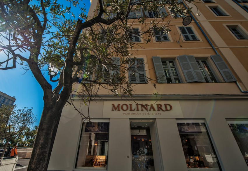 Sightseeing Tours:  1-hour Perfume Workshop