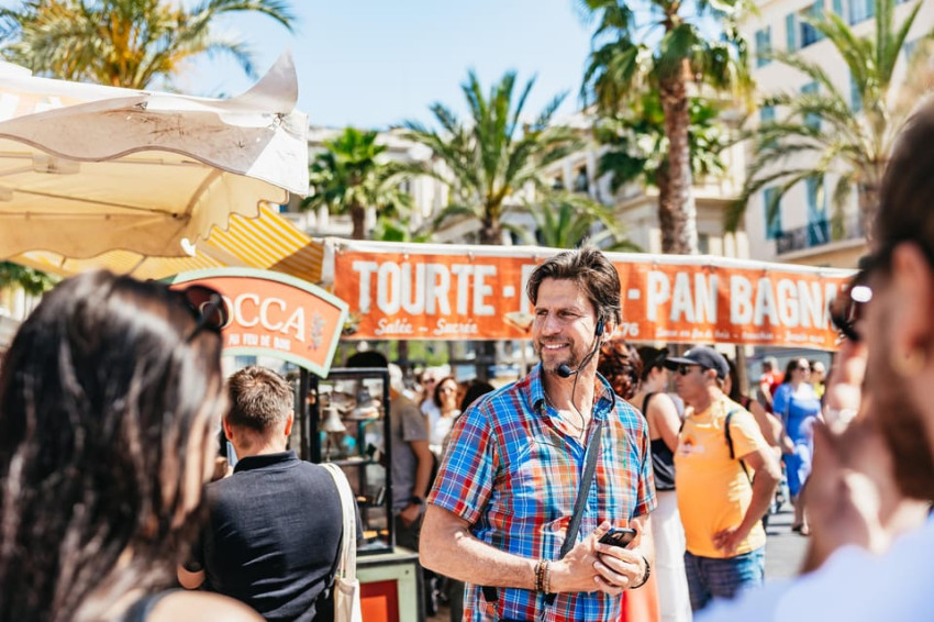 Sightseeing Tours: Old Town & Castle Hill Informative Guided Walking Tour